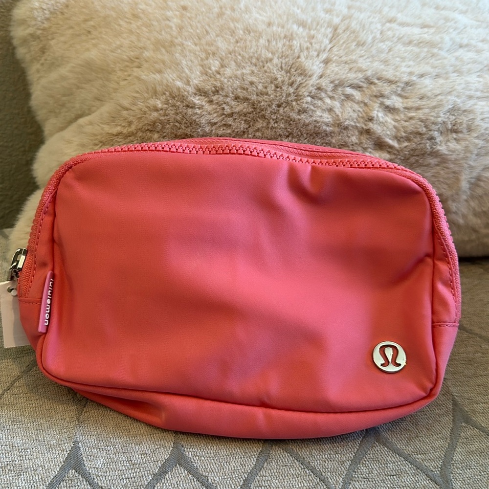 Lululemon Everywhere belt bag.